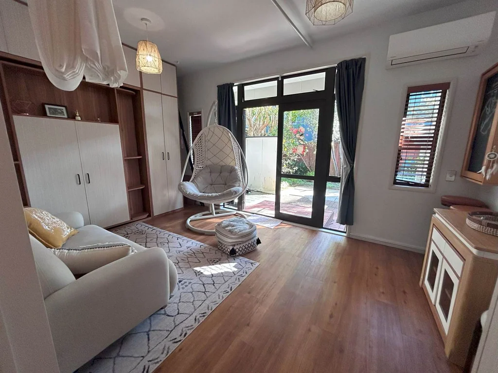 FULLY FURNISHED in Central Albany