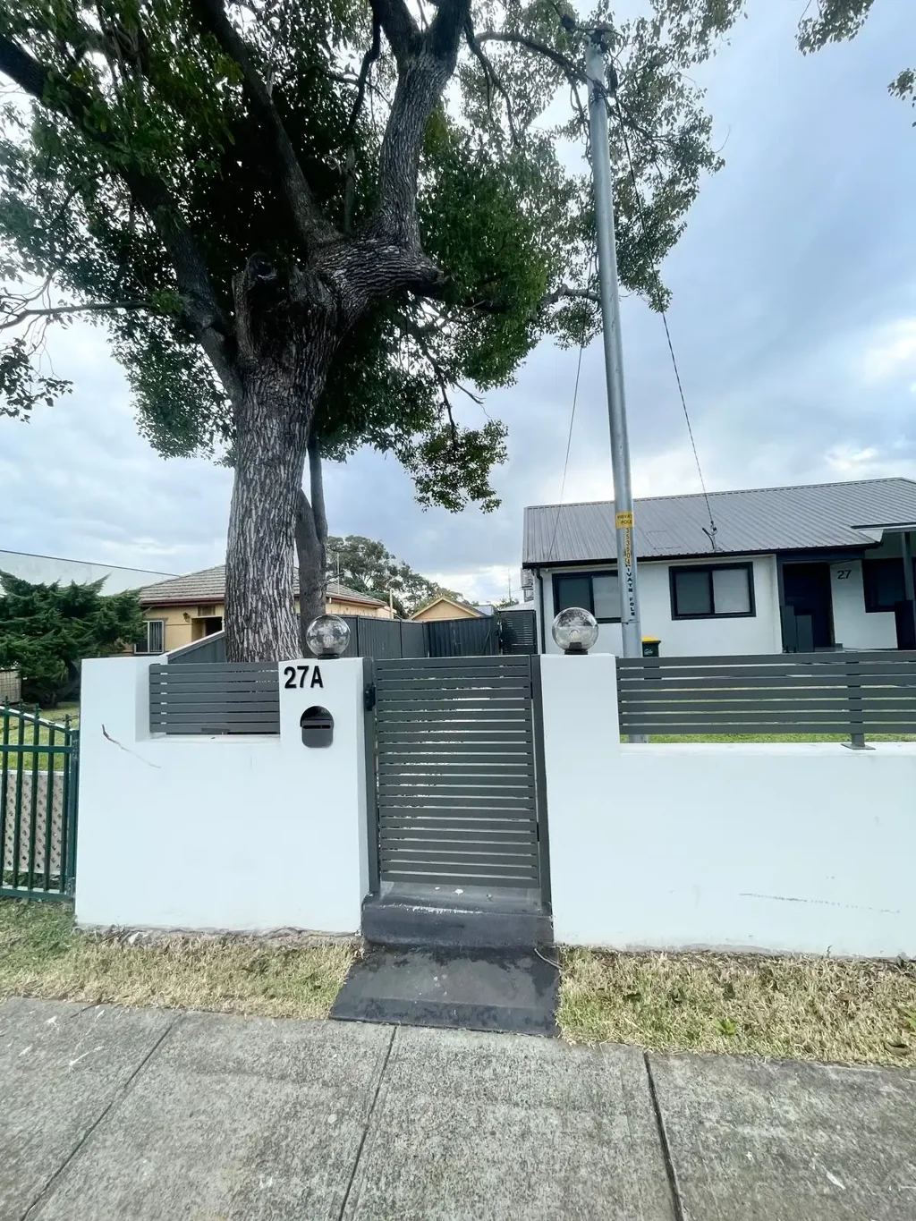 Modern 2-Bedroom Granny Flat – Walk to Station!