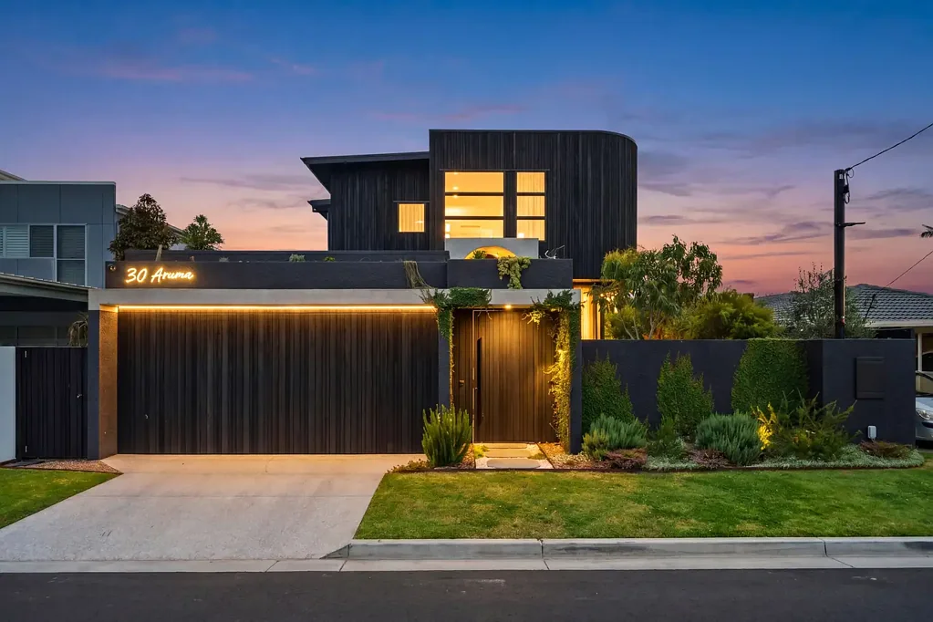 30 Aruma Avenue, Burleigh Waters, QLD 4220