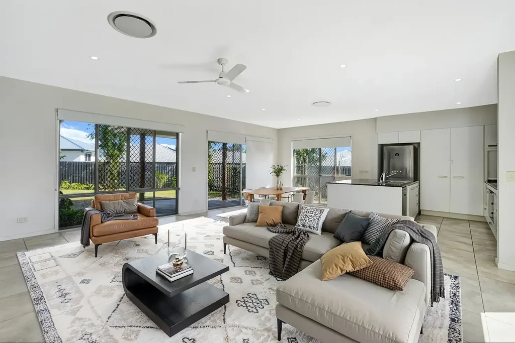 New Auckland 4બેડરૂમ Beautiful 4 bedroom home with side access
