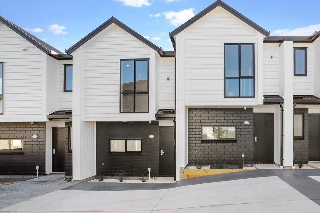 Modern Townhouse with Carpark – Pets Considered
