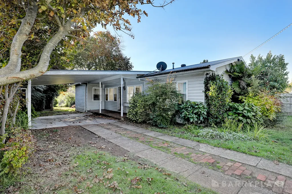 Emerald 3chambre PACKED WITH POTENTIAL IN CENTRAL EMERALD LOCALE