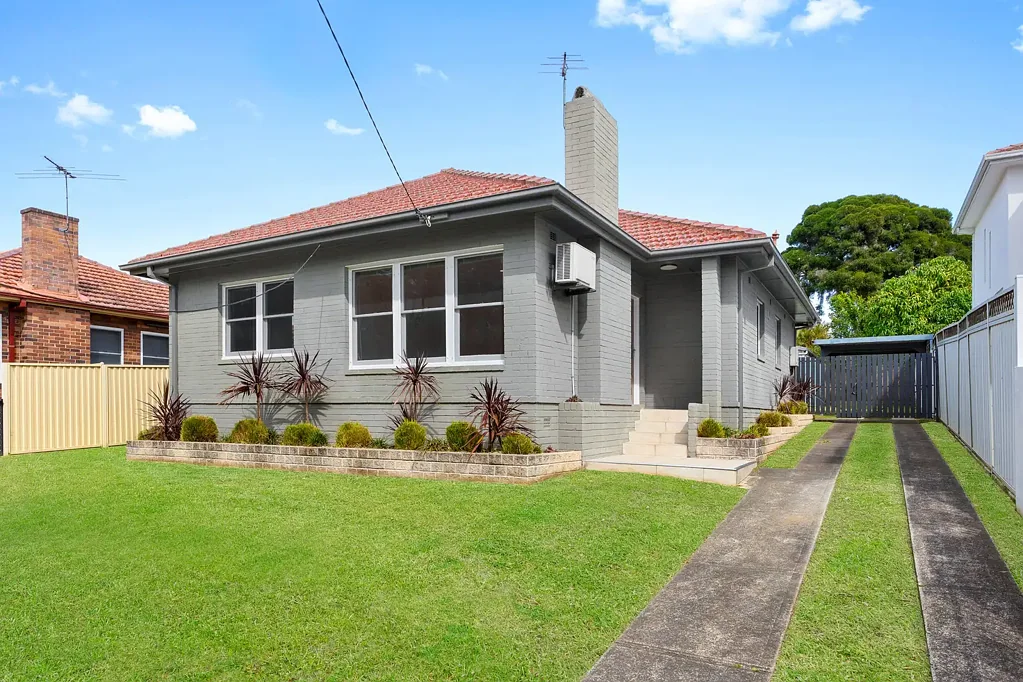 Stylish 3-bed family home with huge yard