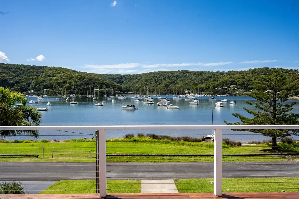 Hardys Bay 3غرفة نوم Where timeless charm meets elevated bayside living, set on a prized waterfront reserve