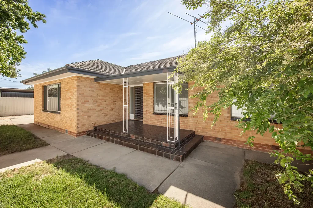 Modern Comfort & Exceptional Space in North Albury - 270 Kooba Street