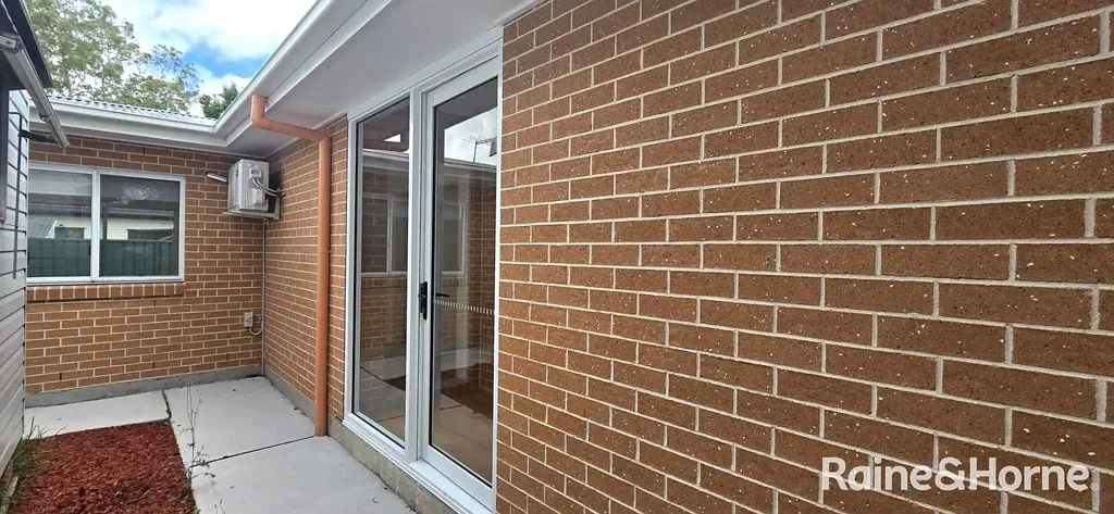 ALMOST NEW, 3 BEDROOM GRANNY FLAT!