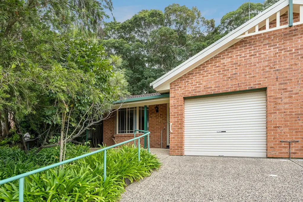 Spacious Villa Backing onto Bushland Reserve