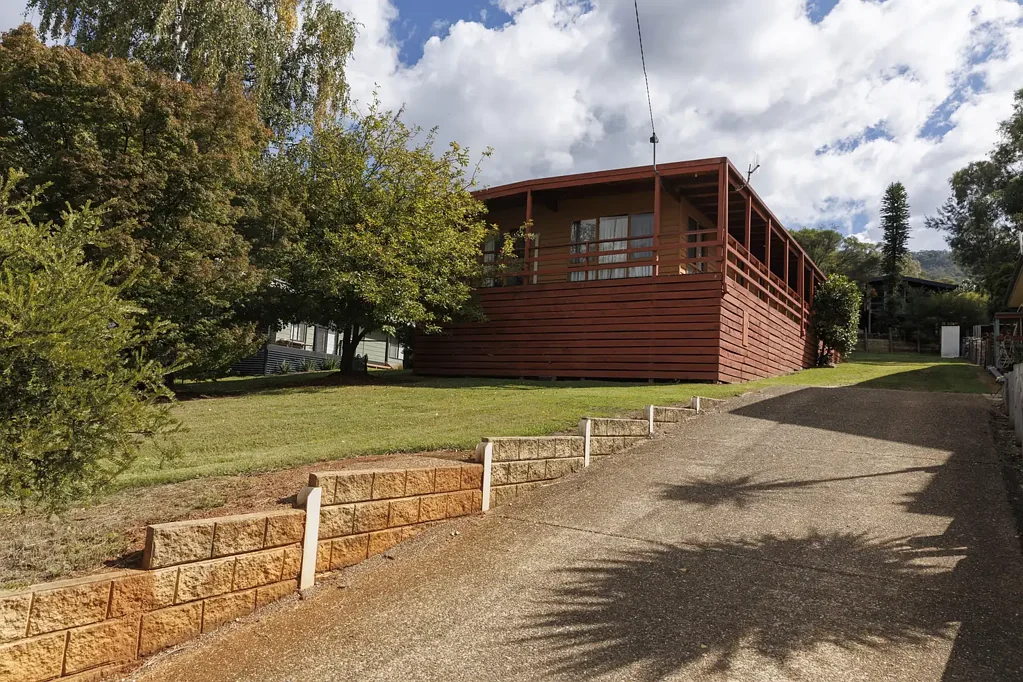 Tawonga South 3બેડરૂમ Mountain Views & Modern Comfort in a Peaceful Court