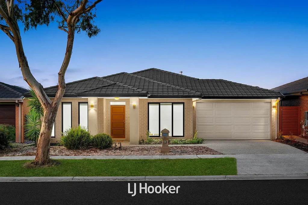 Cranbourne North 4Moenga A Must-See Modern Masterpiece! MOVE IN NOW!