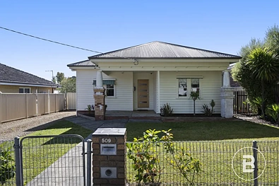 Ballarat East 4房  SPACIOUS FAMILY LIVING WITH SUBDIVISION POTENTIAL (STCA) ON 1,237M²