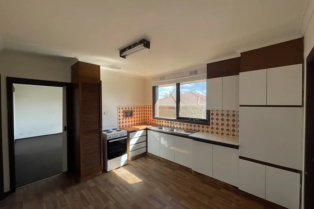 2 BEDROOM UNIT IN GREAT LOCATION!