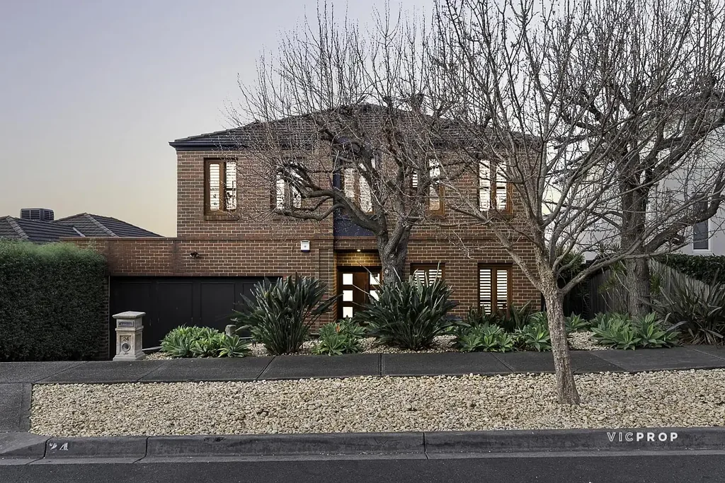 Maribyrnong 4房 Maribyrnong 最佳地段带泳池住宅 BEST POCKET OF MARIBYRNONG WITH A POOL