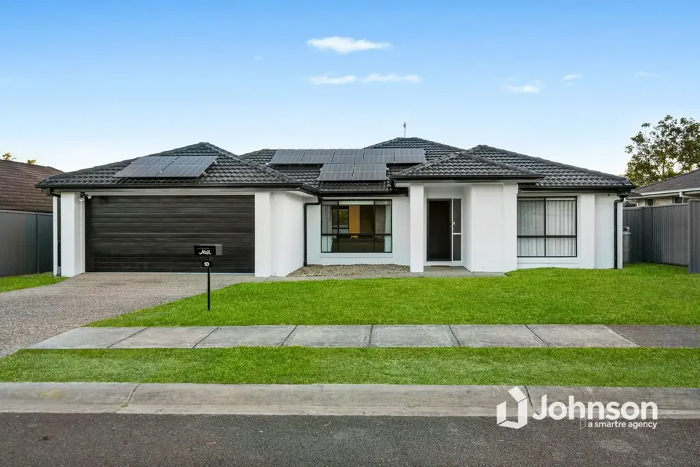 Upper Coomera 4 Bedroom Stylish 4-Bed Family Home