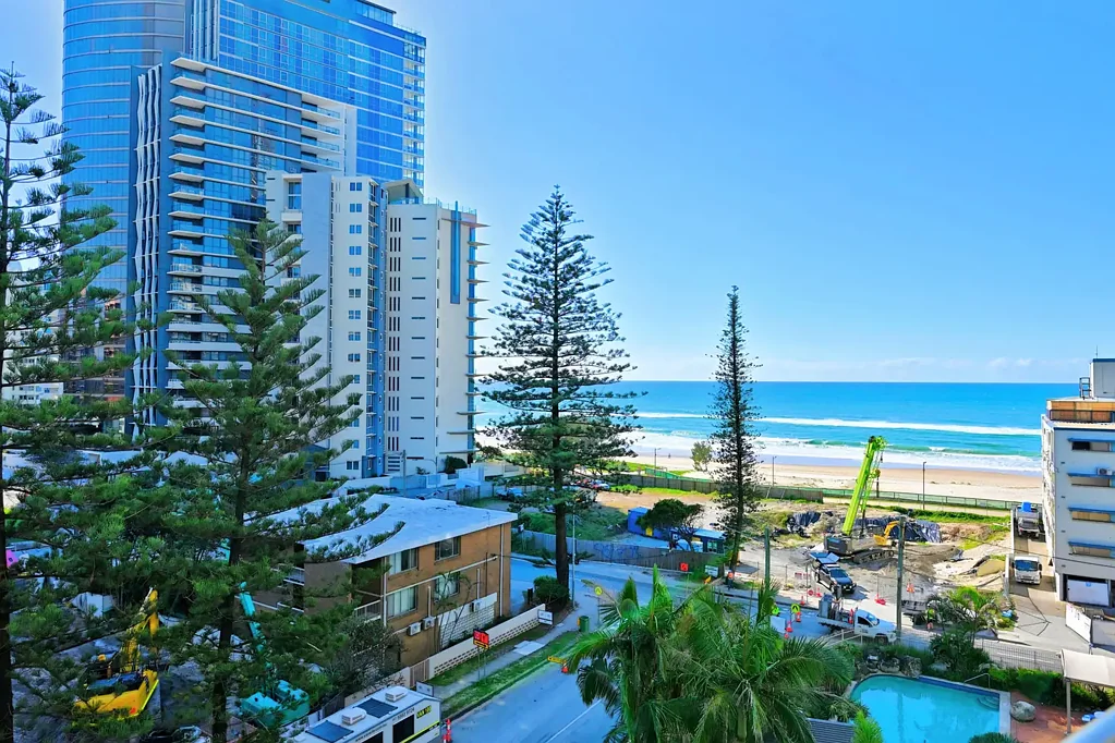Surfers Paradise 1ห้องนอน North-Facing Coastal Retreat Just 100 Metres from the Beach