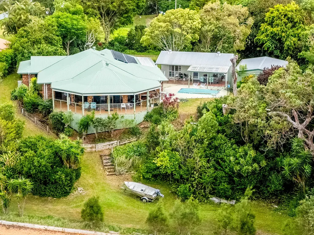 Russell Island 4Moenga $1,199,000 - Prestige Home, Luxurious Grounds by the Bay