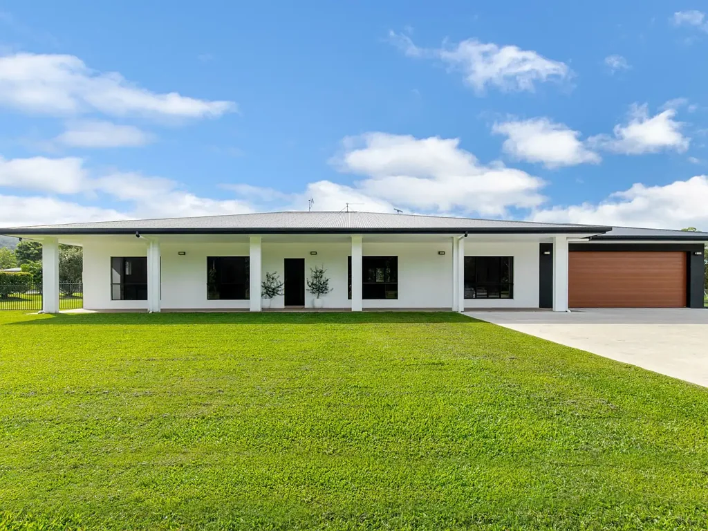 LARGE RURAL RETREAT