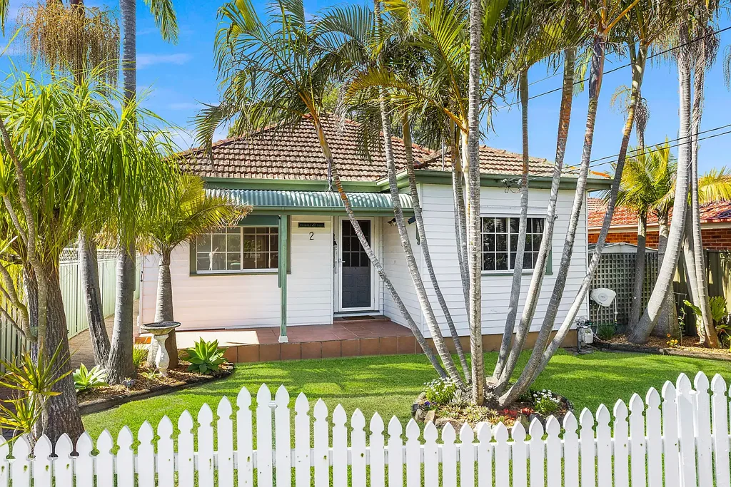 Jannali 2બેડરૂમ Charming Torrens Title Home on 462m²