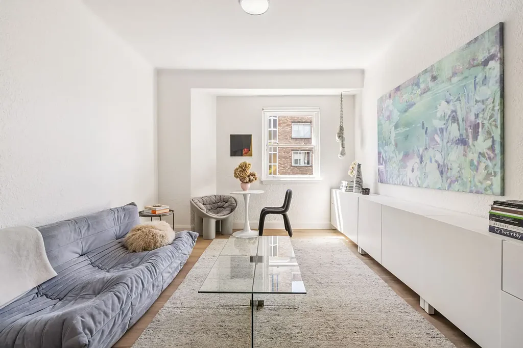 Renovated Art Deco apartment / sunny top-floor aspect