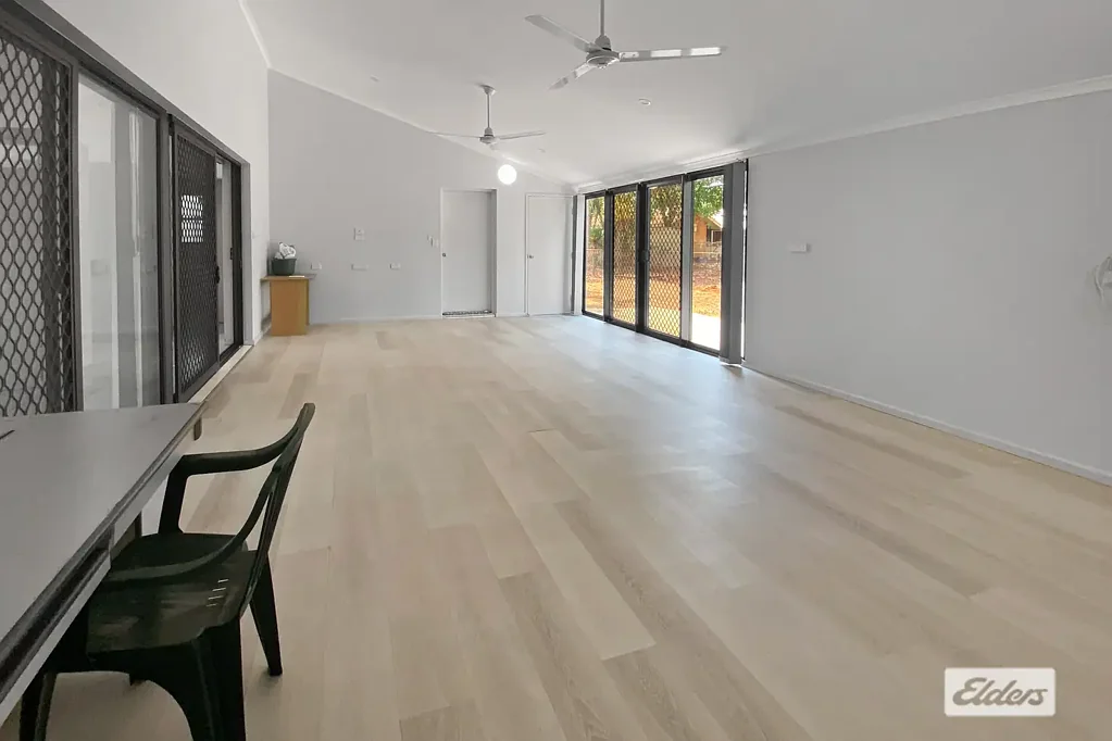 Katherine 3Moenga SOLID HOME - with the upgrades.. REDUCED and ready to move into.