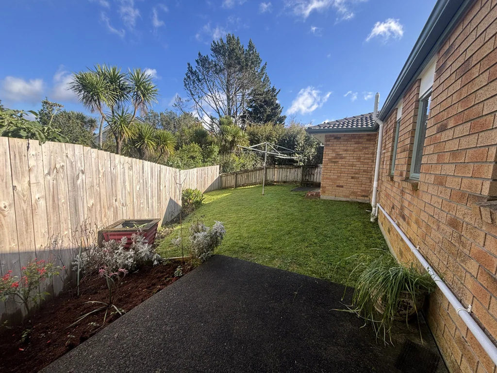 3 BEDROOM BRICK & TILE FAMILY HOME