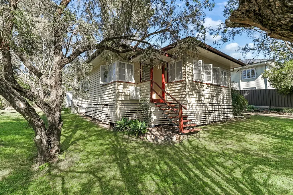 Beaudesert 3房 维护良好住宅 3卧宽敞厨房 抛光木地板 围栏地块 公园旁 便利设施近 Owners Just Slashed to Price