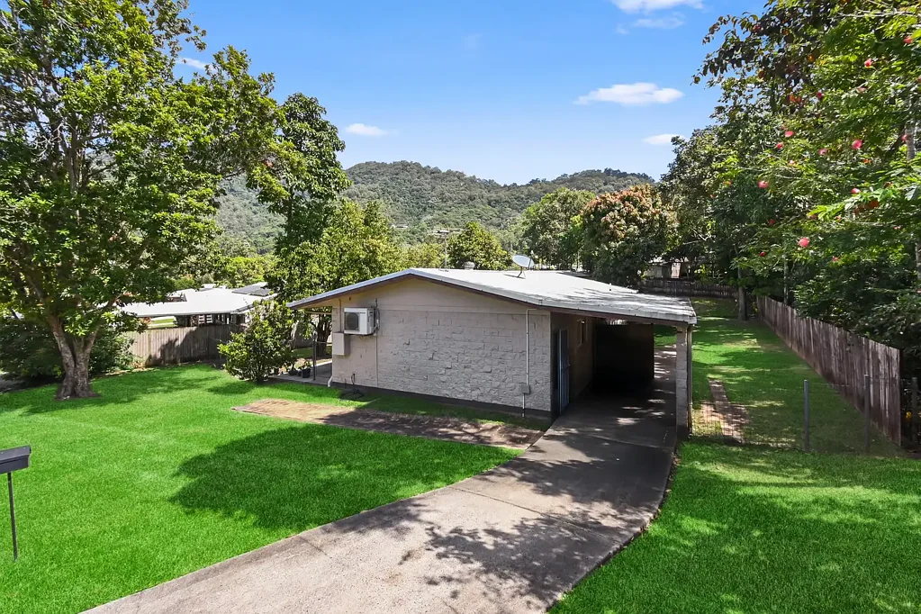 1 RAMSEY DRIVE, Kanimbla, QLD 4870