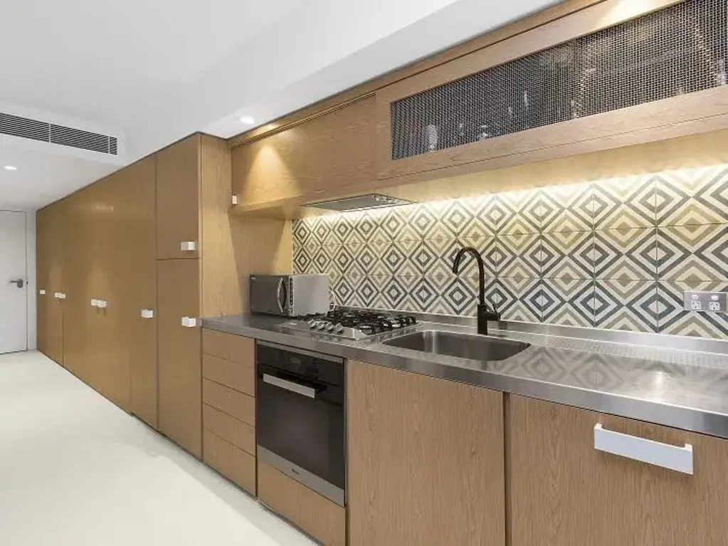 Modern Studio Apartment Moments to Bondi Beach!