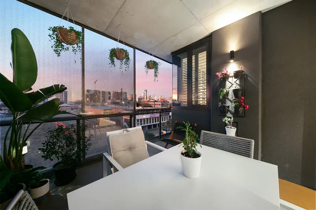 Stunning Views - 1 Bedroom Apartment in West End