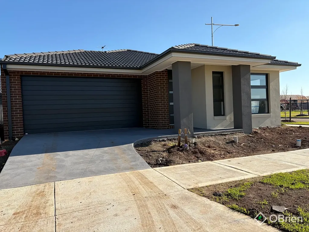 Newly Built Family Home in Manor Lakes Estate