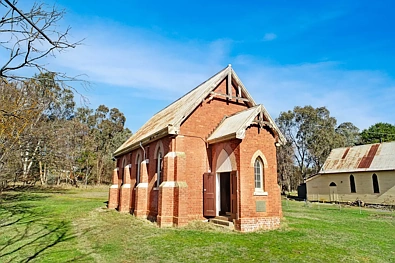 Bonnie Doon 1房  From Pews to Potential!