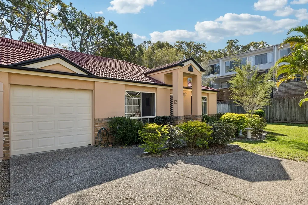 Coombabah 3Zimmer Serious Sellers, Rare Backyard and Private Reserve Position
