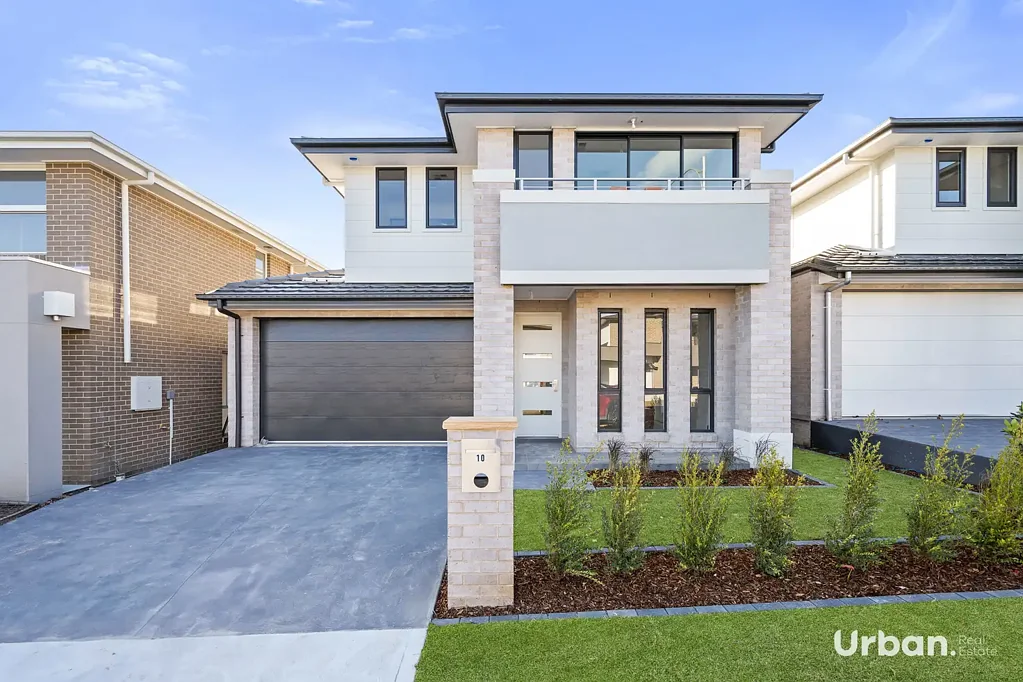 Leppington 4 Bedroom Chic Modern Living Steps from Emerald Hills Shopping – Exchange with 5% Deposit