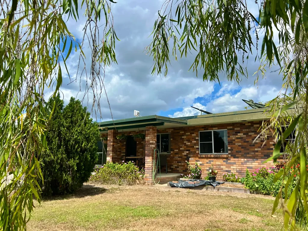 27 Martin Street, Bororen, QLD 4678