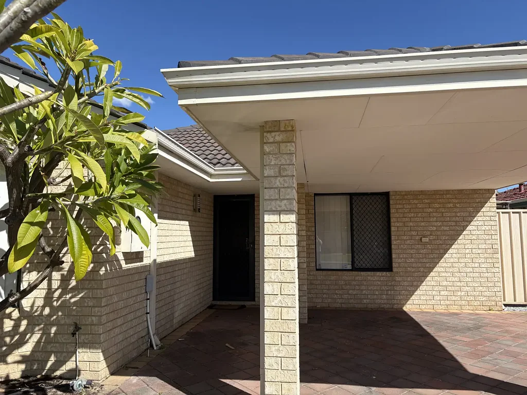 Comfortable Villa Living in a Convenient Queens Park Location
