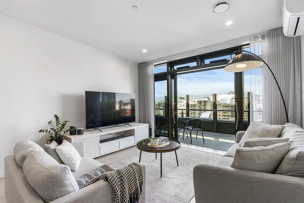 Auckland Central 2 Bedroom Penthouse Pad with Wide City Panorama