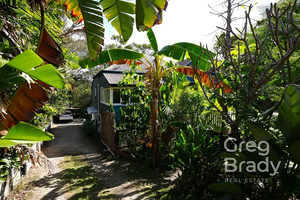 Sarina 2Kwarto 16 Utah Avenue, Sarina - Classic Queenslander with Charm and Character