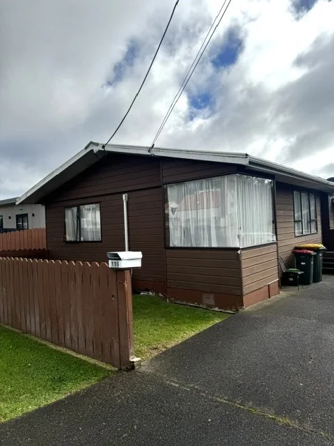Tidy home in popular street