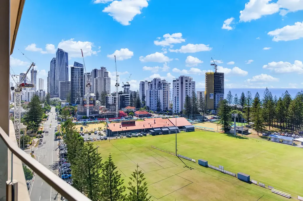 Broadbeach 2कमरा Don't want to lose your view? Buy this one!