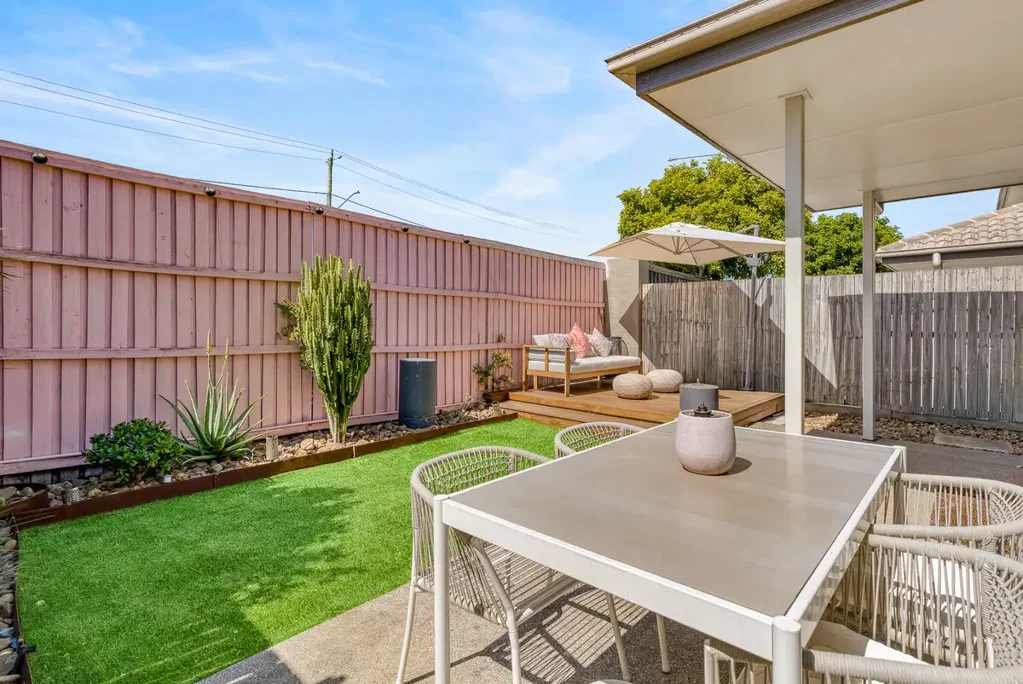 Bracken Ridge 3Phòng ngủ Stylish, Move-In Ready Townhome with Palm Springs-Inspired Courtyard