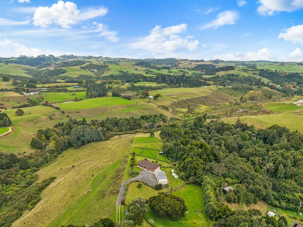 Ararimu 4 Bedroom Manageable Land, Shed Space & Rural Views