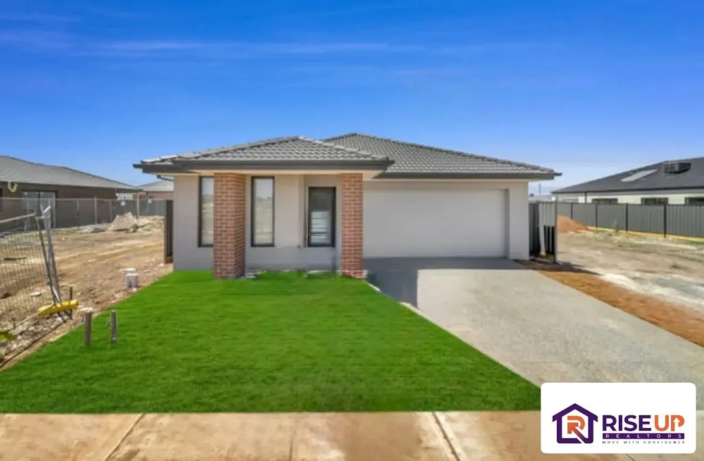 Walking distance to Brinbeal Secondary College and Karwan Primary School !!