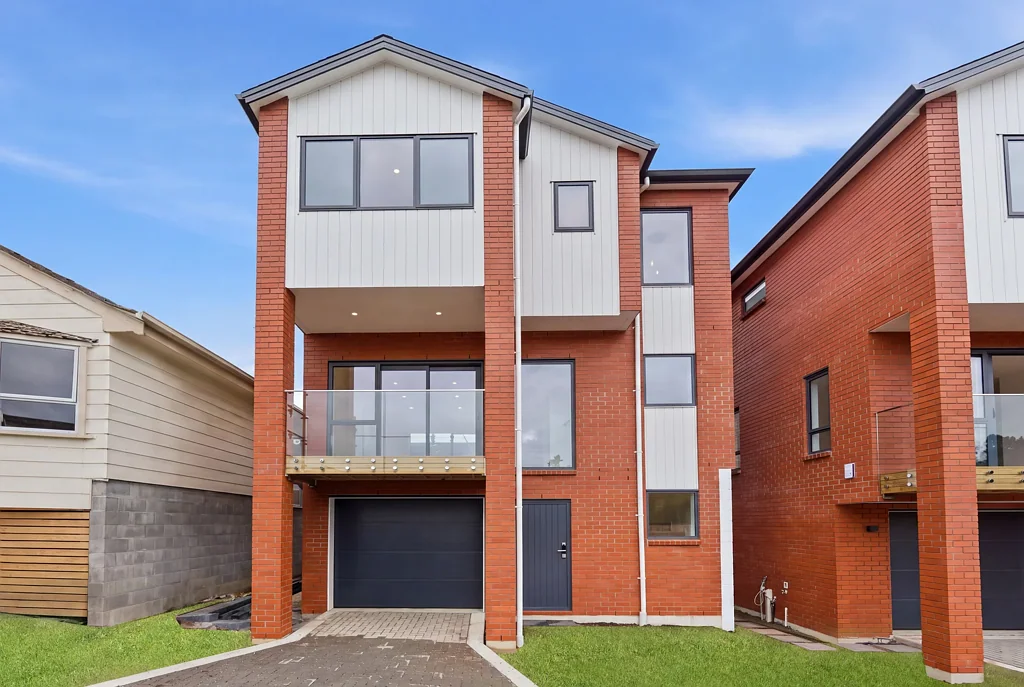 Glenfield 4 Bedroom Brand New Glenfield Home Awaits