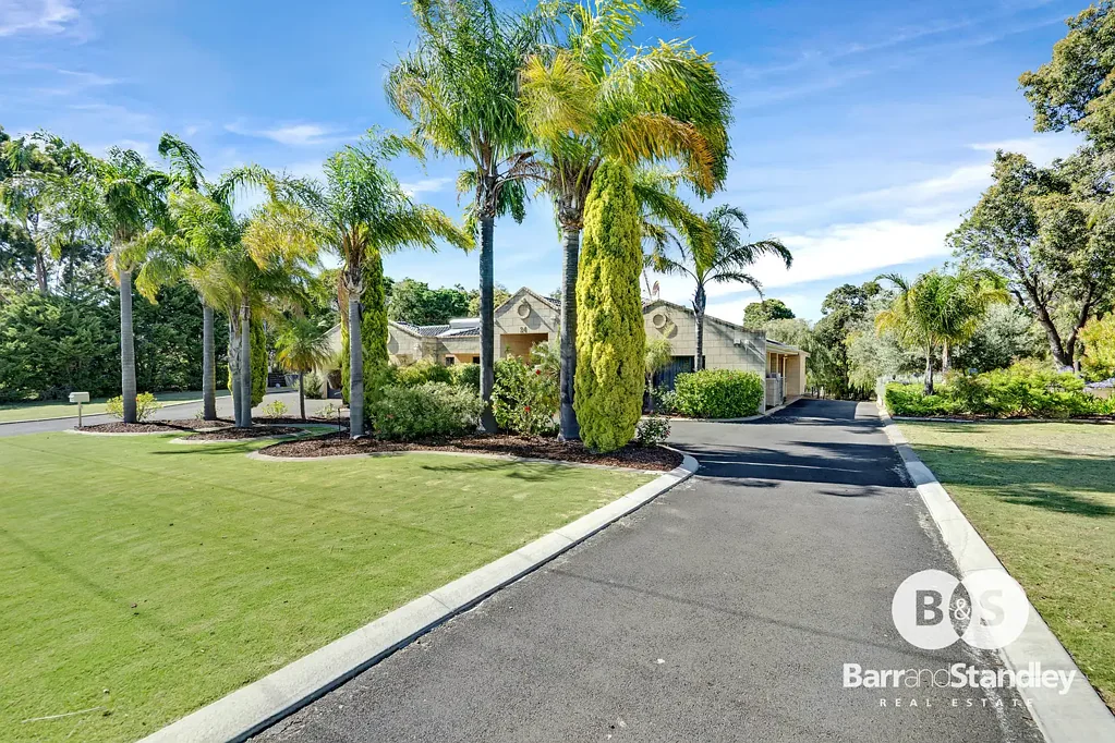 Gelorup 5房  Your Dream Lifestyle Awaits at 24 Sleaford Drive