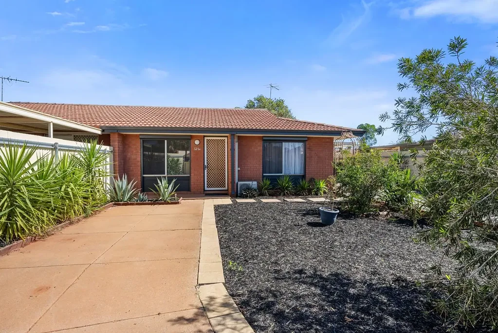 South Kalgoorlie 2ਬੈੱਡਰੂਮ Completely Renovated, Brick 2-Bedroom Unit; With The Bonus Of A 12m x 6m Shed!!