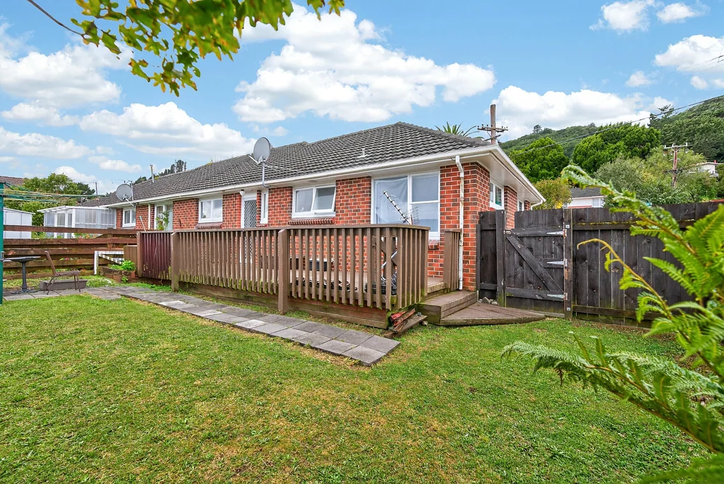 Wainuiomata 2침실 Brick Beauty with Potential