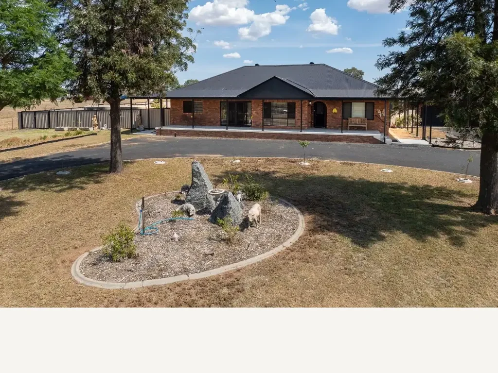 Cowra 4房  Want to escape city life?
Beautiful country home on five acres, offering the perfect lifestyle all within 3.5kms to town!