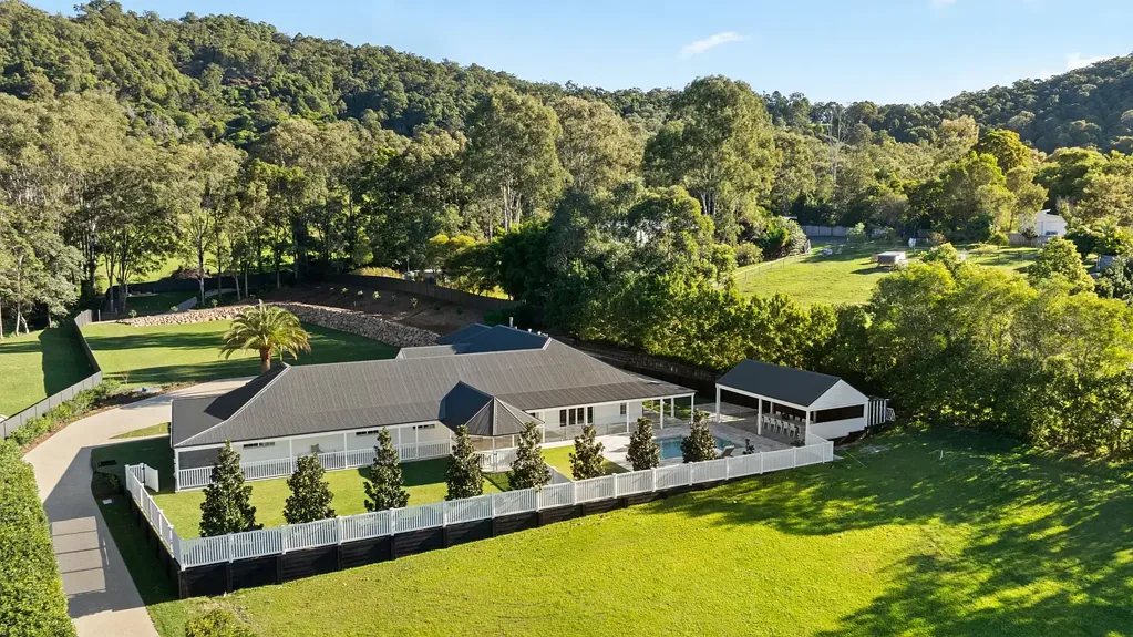 Valdora 5房  Acreage Without the Compromise - Nothing Overlooked