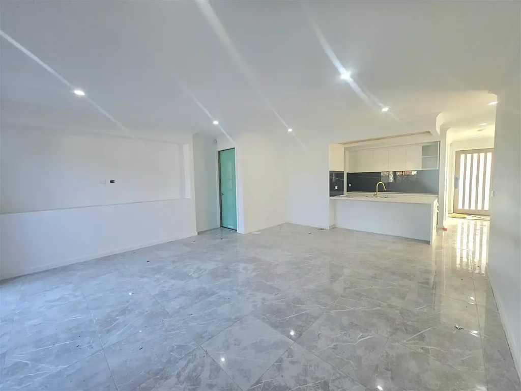 Tarneit 4Phòng ngủ Brand New Highly Upgraded Family Home/ Walk to Brand new Train Station