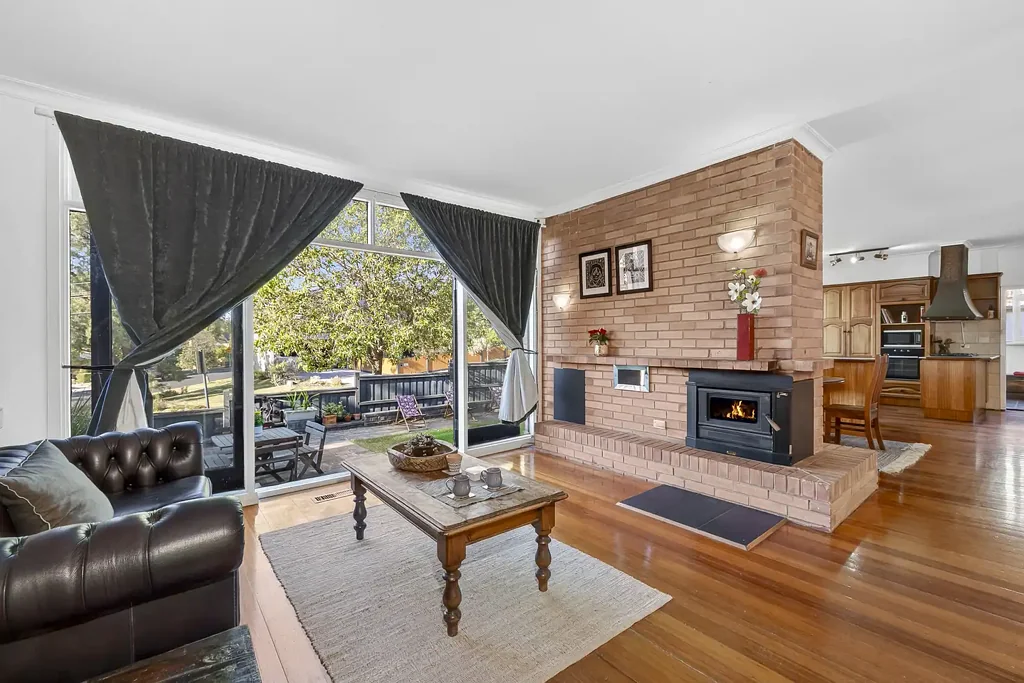 Mount Waverley 4 Bedroom Elevated Family Living on a Prime Parkside Corner
