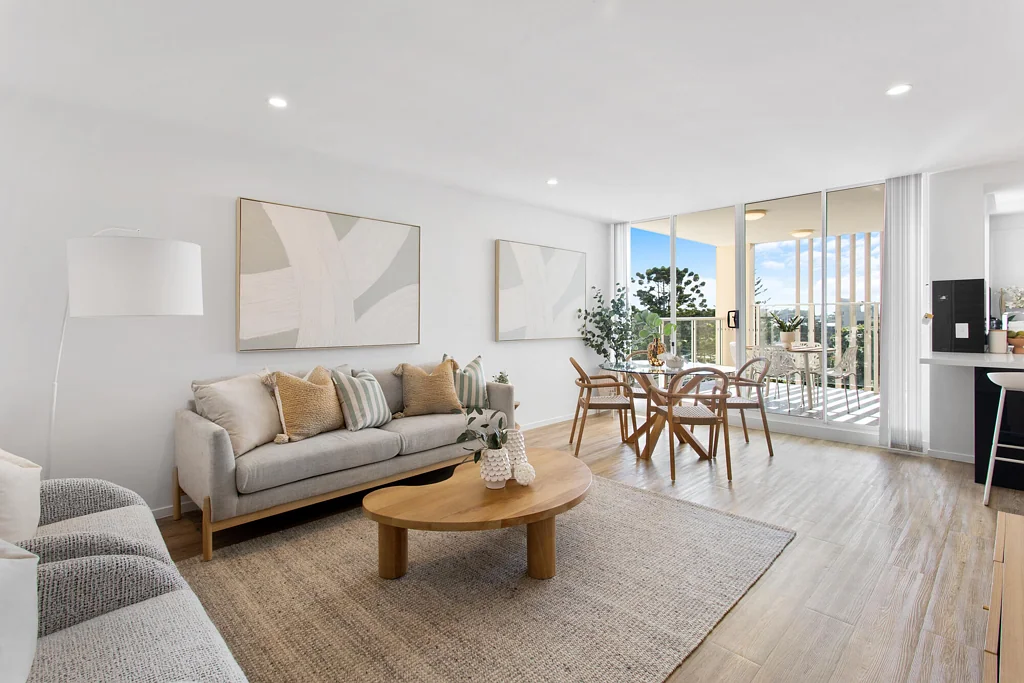 Stylish Coastal Apartment with Bay Breezes & Resort-Style Amenities